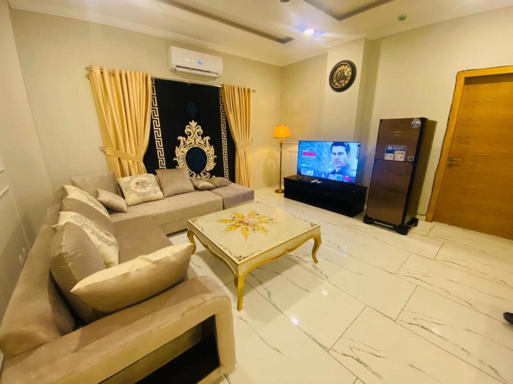 Holidazzle Serviced Apartments Bahria Town Rawalpindi Exterior foto